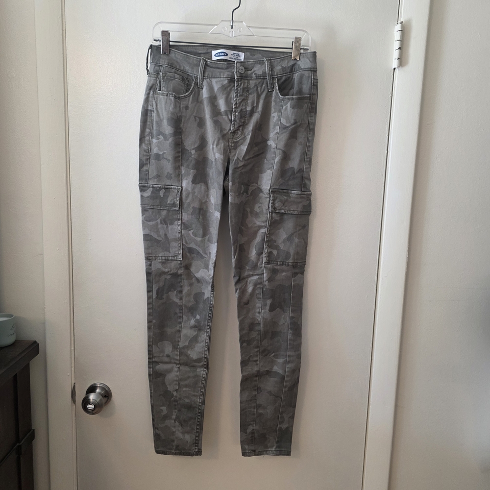 Old Navy Women's Camo Ankle Pants - Green